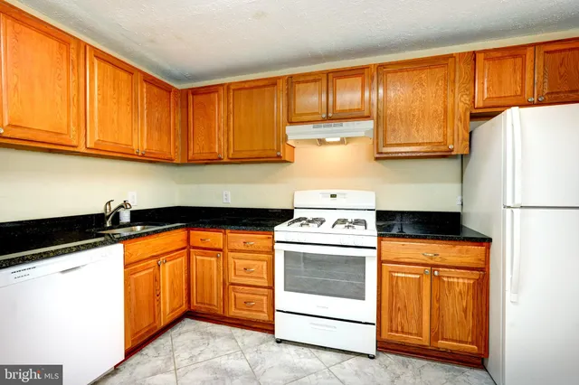 $158,000 | 876 Quince Orchard Boulevard, Unit 876T1, Gaithersburg, MD 20878