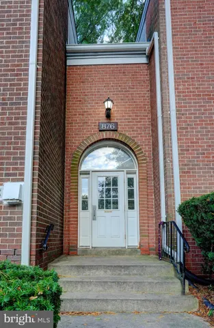$158,000 | 876 Quince Orchard Boulevard, Unit 876T1, Gaithersburg, MD 20878