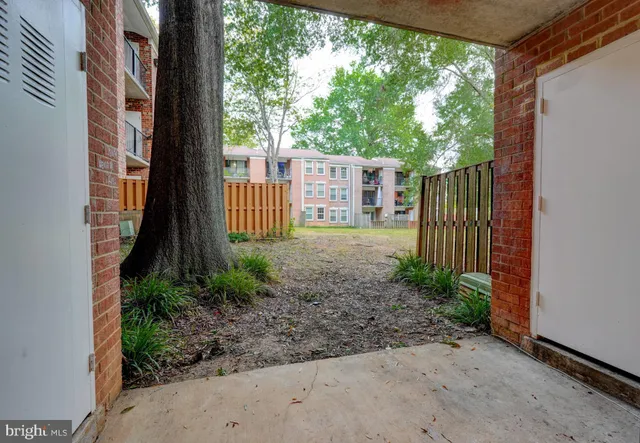 $158,000 | 876 Quince Orchard Boulevard, Unit 876T1, Gaithersburg, MD 20878