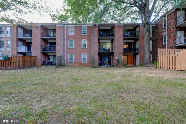 $158,000 | 876 Quince Orchard Boulevard, Unit 876T1, Gaithersburg, MD 20878