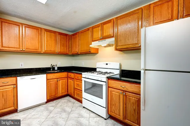 $158,000 | 876 Quince Orchard Boulevard, Unit 876T1, Gaithersburg, MD 20878