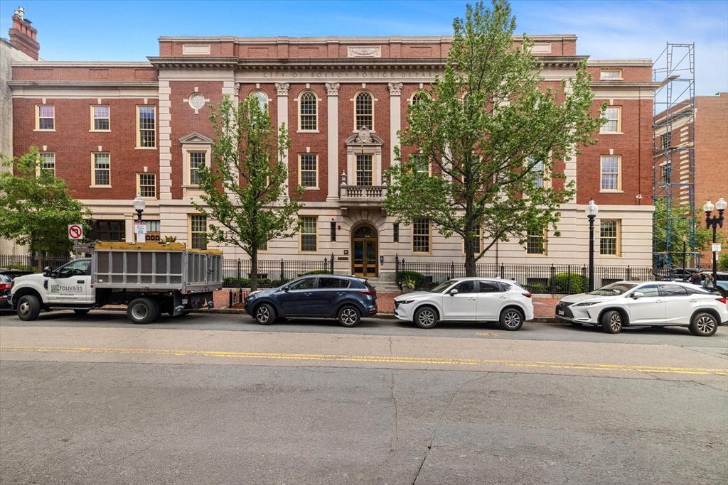 7 Warren Avenue, Unit 6 Boston, MA 02116 - Photo 1 of 33