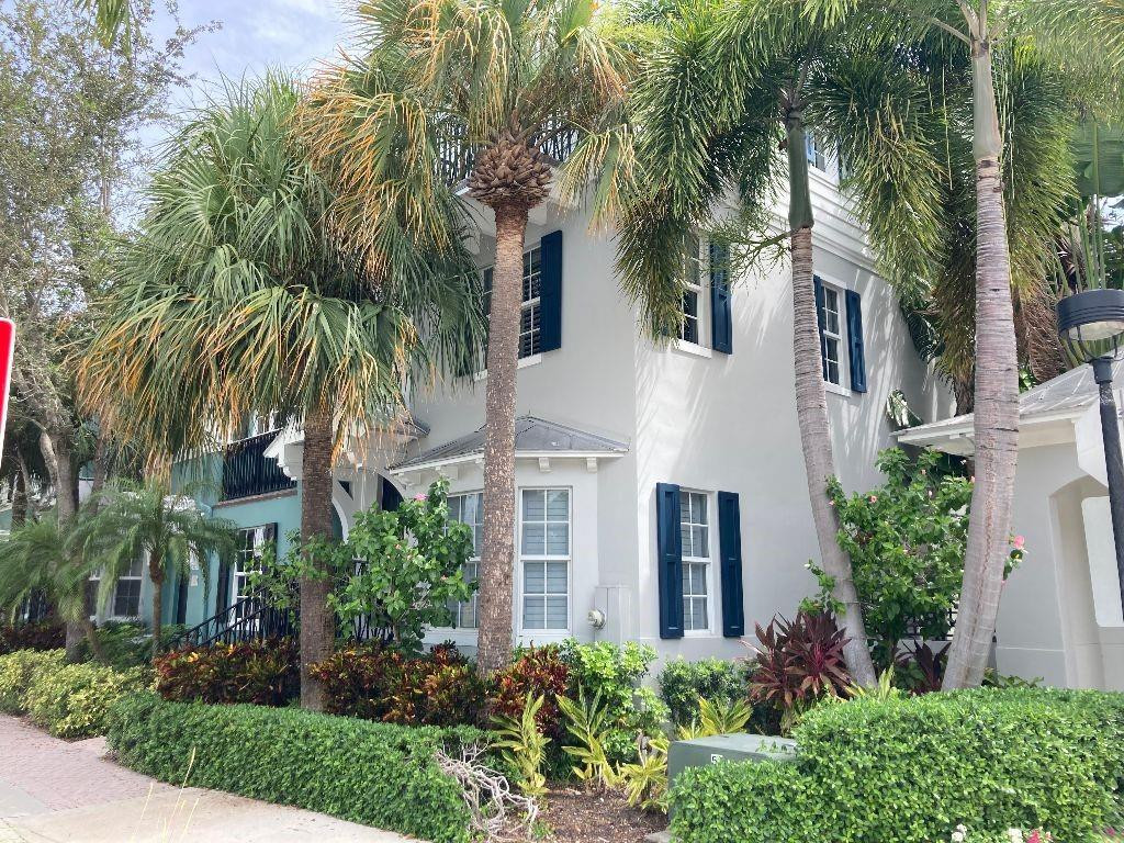 336 West Mallory Circle, Unit 336 Delray Beach, FL 33483 - Photo 2 of 25 Photo 2