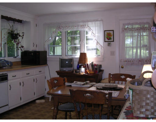 35 Maple Road Chelmsford, MA 01824 - Photo 5 of 8