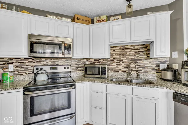 $360,000 | 8626 Golden Falls Circle, Avon, IN 46123