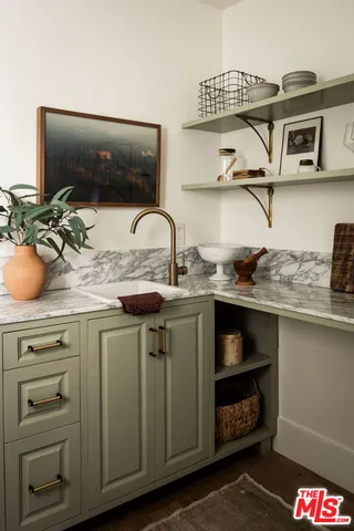 $1,595,000 | 5308 Hillcrest Drive, Los Angeles, CA 90043