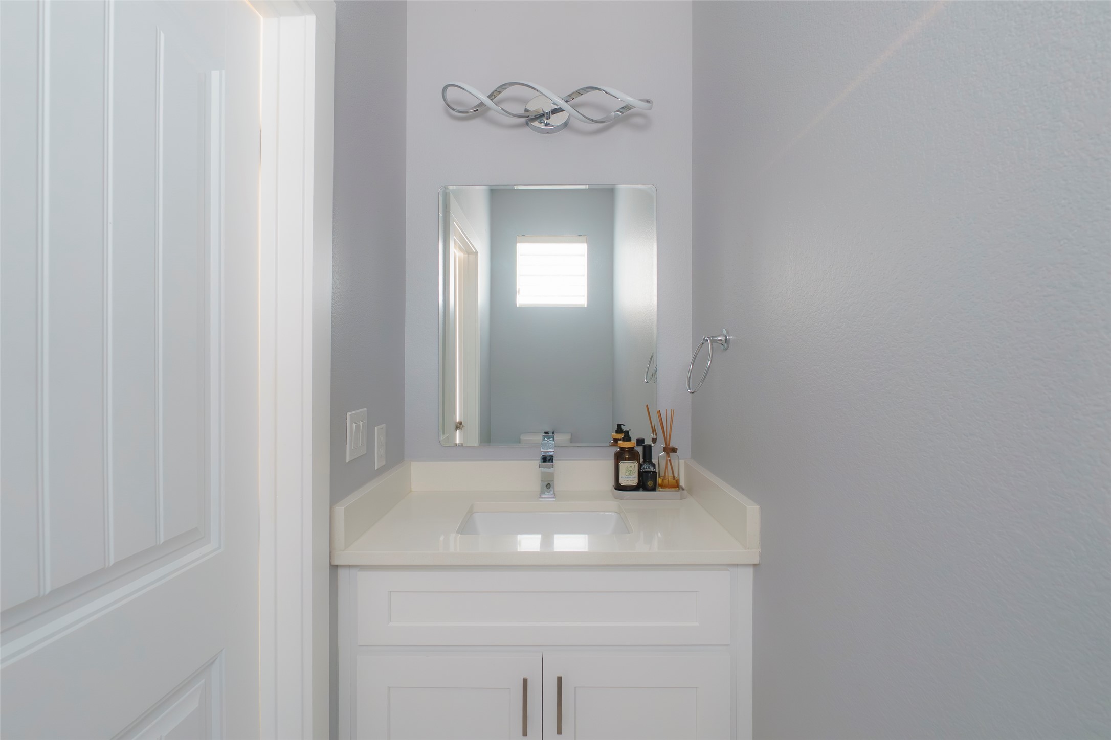 302 Delmar Avenue, Unit B Austin, TX 78752 - Photo 17 of 19 a bathroom with a sink and a mirror