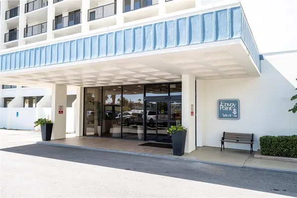 a view of a swimming pool with seating space