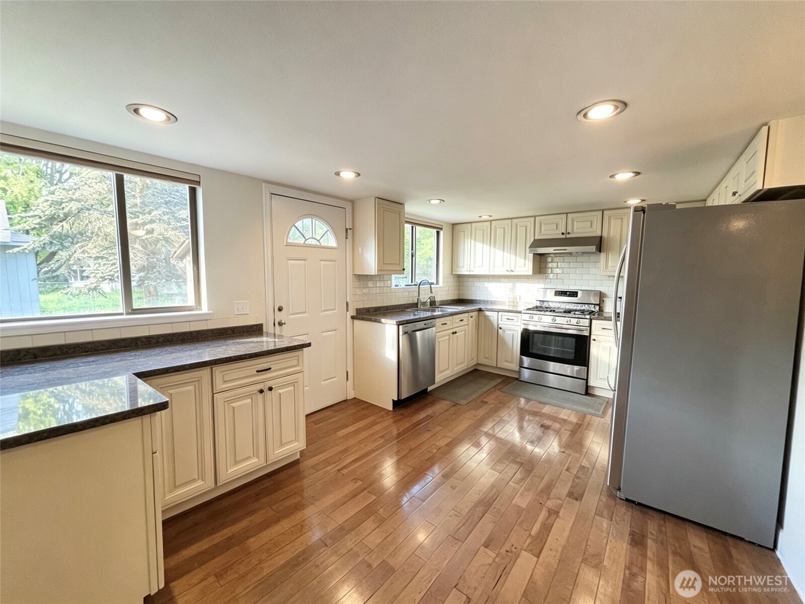 1836 Northeast 16th Street Renton, WA 98056 - Photo 5 of 24 Gallery Image 5