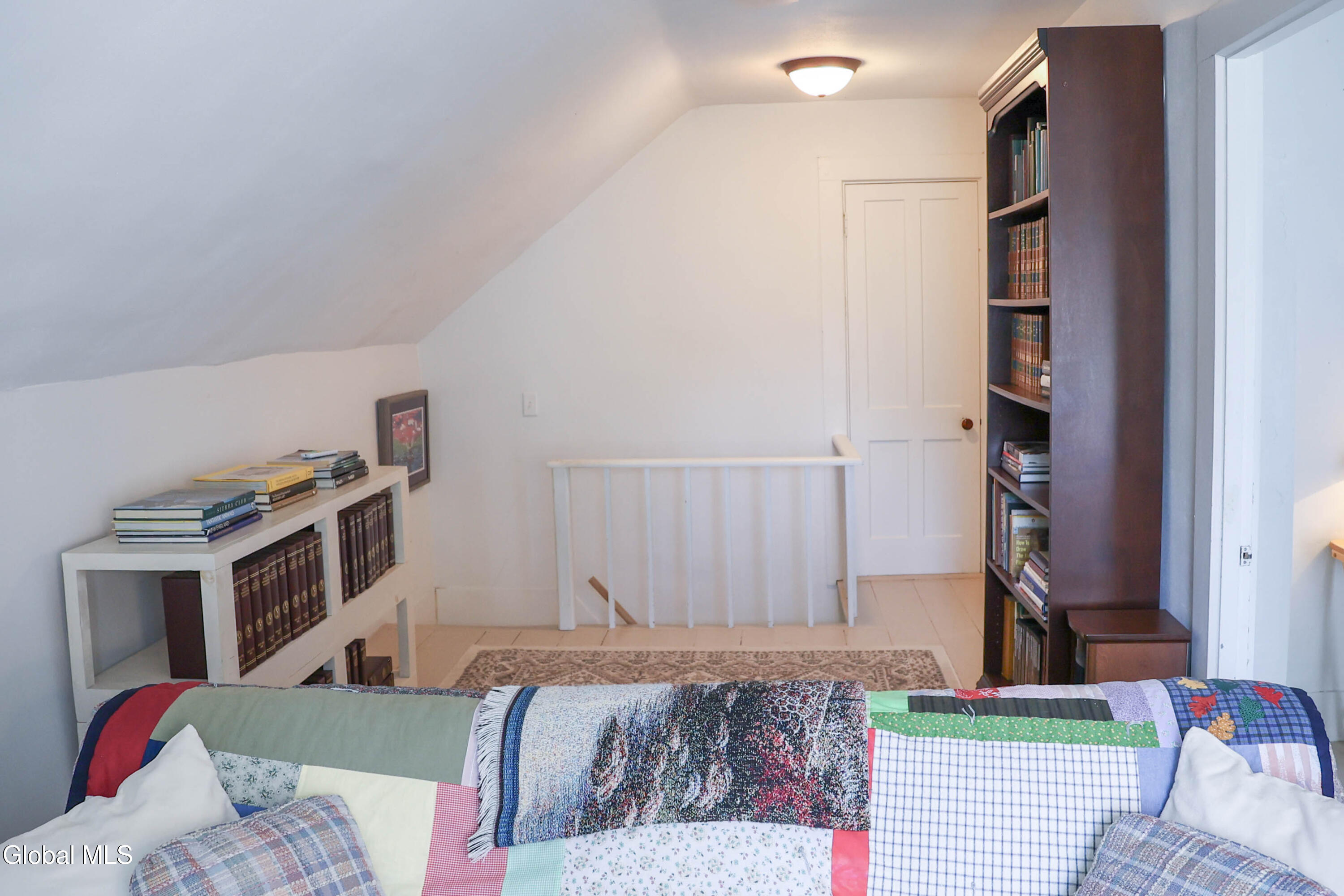 802 Creek Road Crown Point, NY 12928 - Photo 33 of 46 UpstiarsTVNook2ndShot