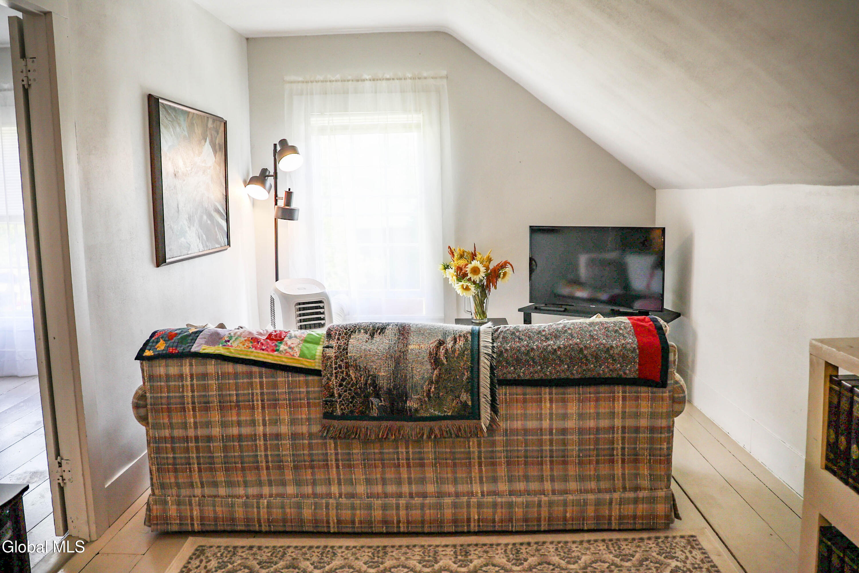 802 Creek Road Crown Point, NY 12928 - Photo 34 of 46 UpstiarsTVNook3rdShot