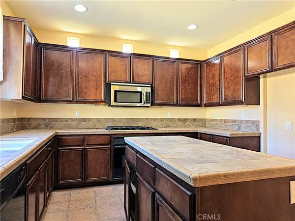 $3,795 | 4815 West Avenue J5, Lancaster, CA 93536