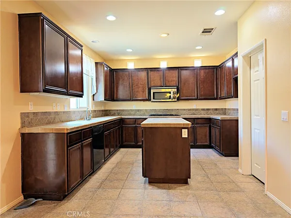 $3,795 | 4815 West Avenue J5, Lancaster, CA 93536