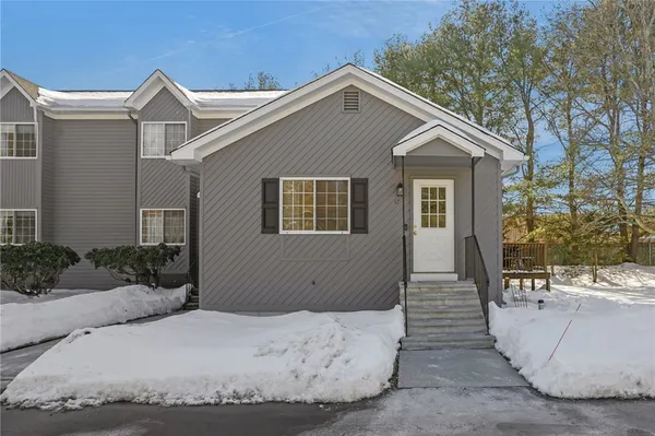 $300,000 | 25 Magnum Court, Unit 17, Smithfield, RI 02917
