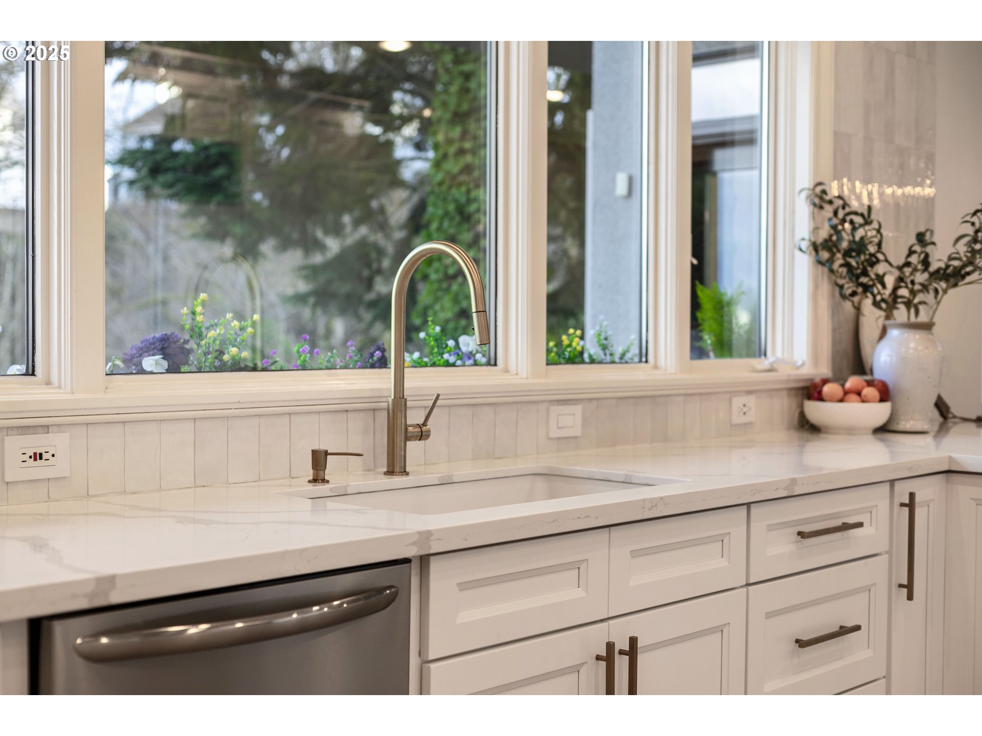 1040 Southwest Myrtle Drive Portland, OR 97201 - Photo 9 of 47