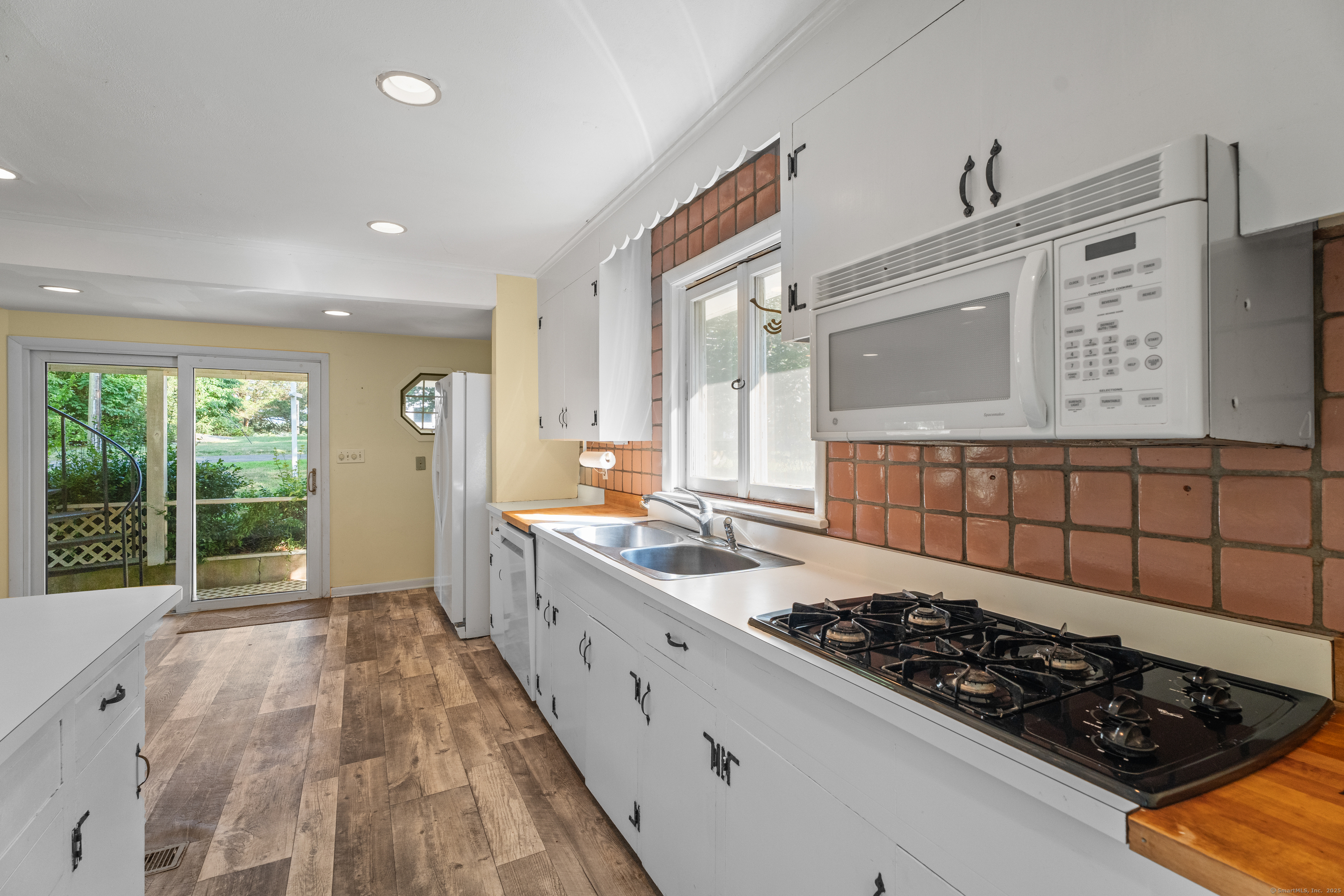 55 Harbor View Road Guilford, CT 06437 - Photo 10 of 29