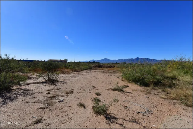 $225,800 | 529 Paloma Blanca Drive, Chaparral, NM 88081