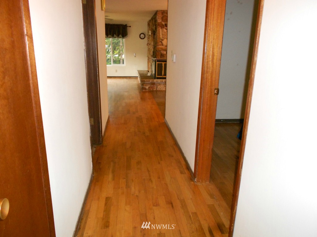 4366 Tracyton Beach Road Northwest Bremerton, WA 98310 - Photo 8 of 16 Gallery Image 8