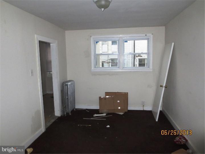542 Hampden Road Upper Darby, PA 19082 - Photo 4 of 16