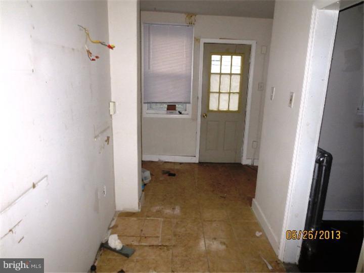 542 Hampden Road Upper Darby, PA 19082 - Photo 5 of 16