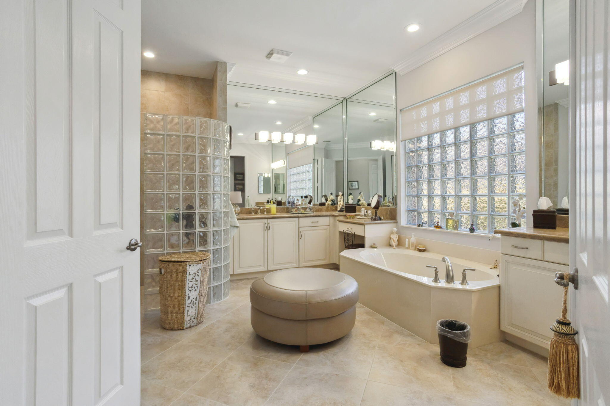 6984 Corning Circle Boynton Beach, FL 33437 - Photo 15 of 49 38-web-or-mls-0E2A7649