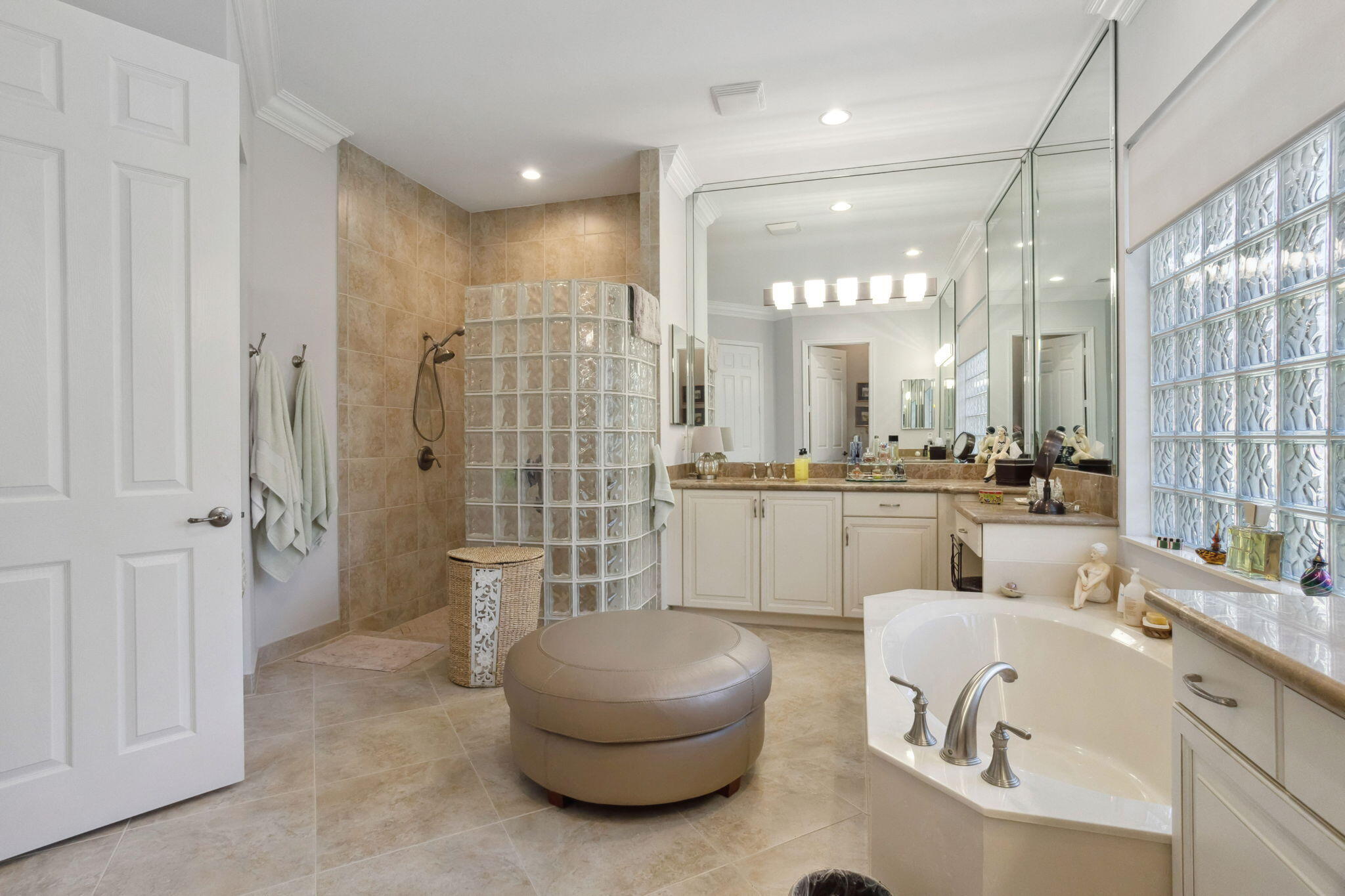 6984 Corning Circle Boynton Beach, FL 33437 - Photo 16 of 49 26-web-or-mls-0E2A7659