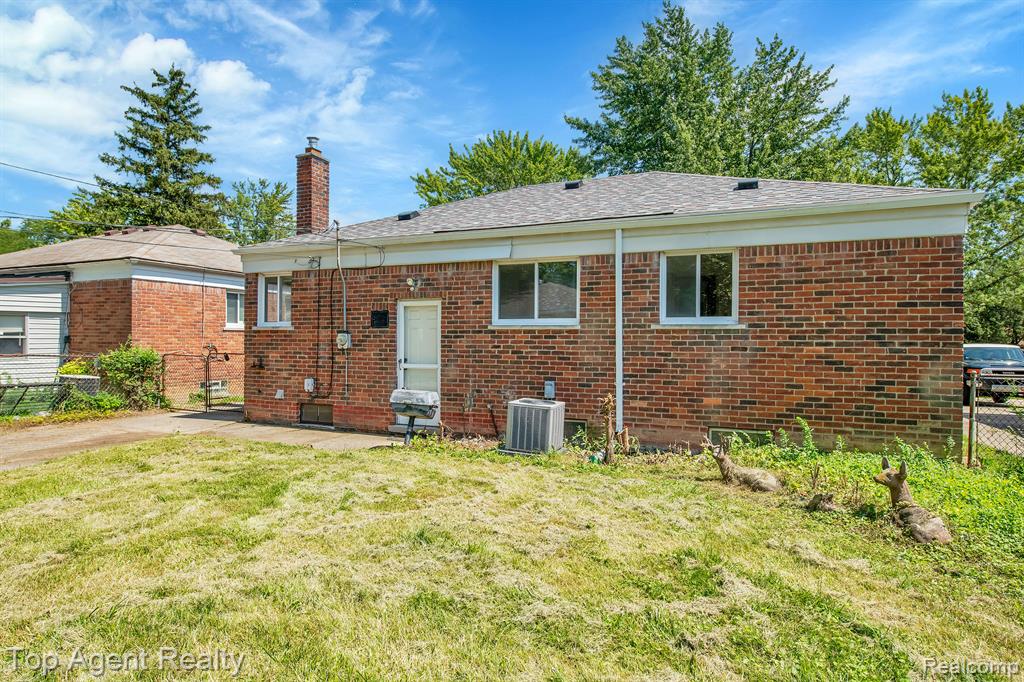 23303 Teppert Avenue Eastpointe, MI 48021 - Photo 24 of 32