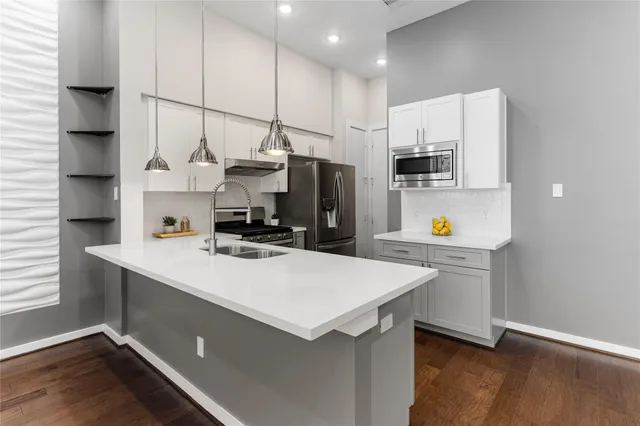 $2,250 | 4705 Thornton Grove, Houston, TX 77018