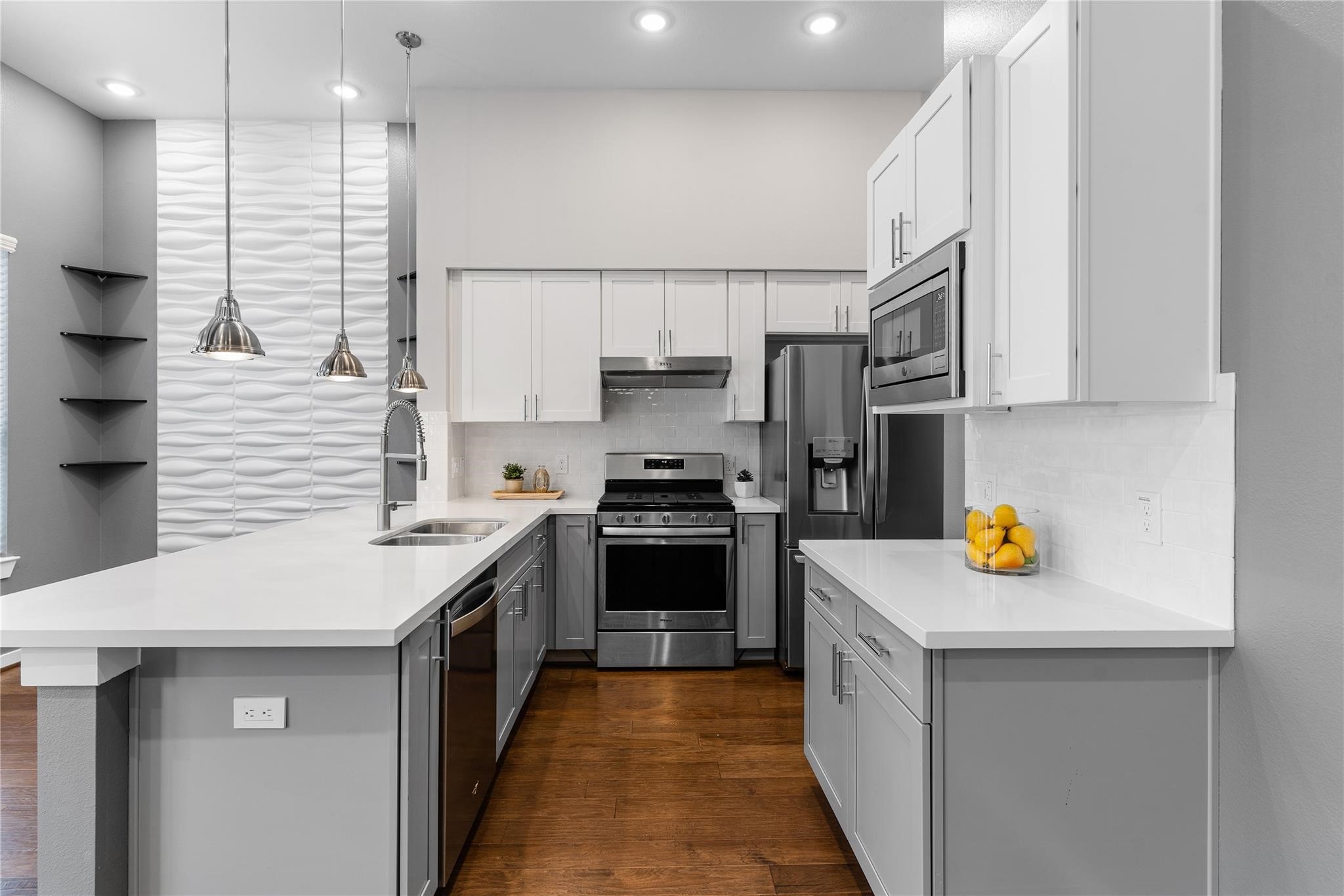 4705 Thornton Grove Houston, TX 77018 - Photo 12 of 27