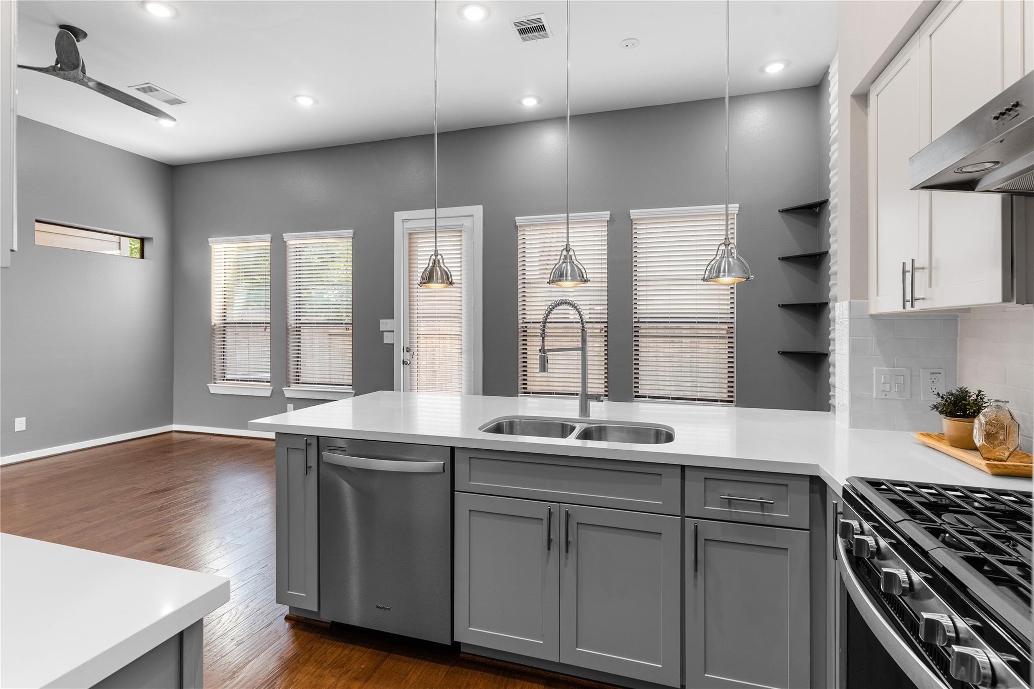 4705 Thornton Grove Houston, TX 77018 - Photo 13 of 27