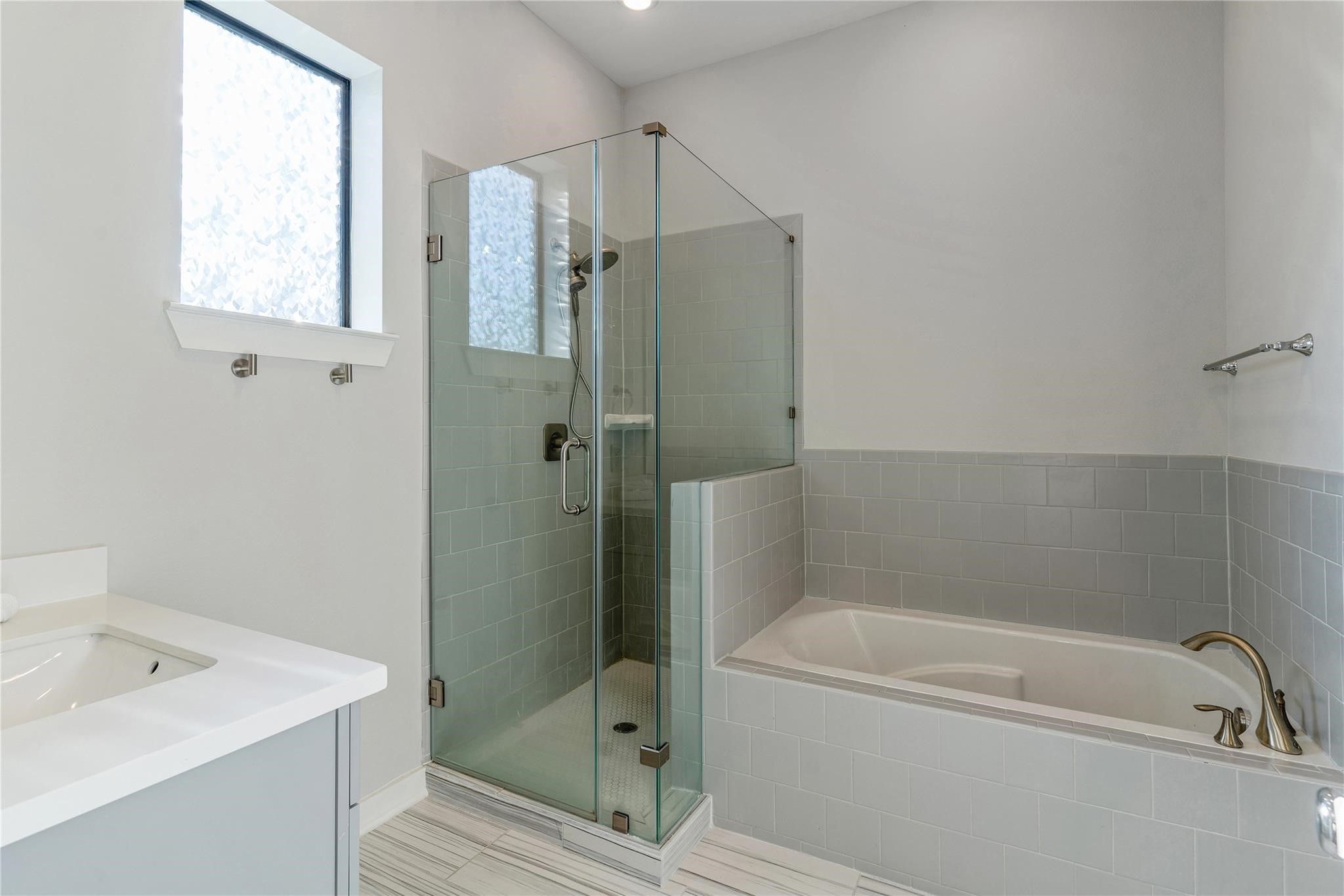 4705 Thornton Grove Houston, TX 77018 - Photo 17 of 27