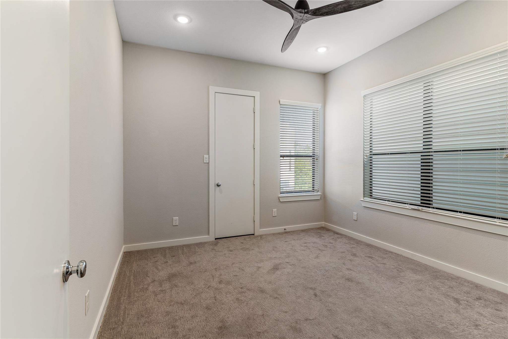 4705 Thornton Grove Houston, TX 77018 - Photo 20 of 27