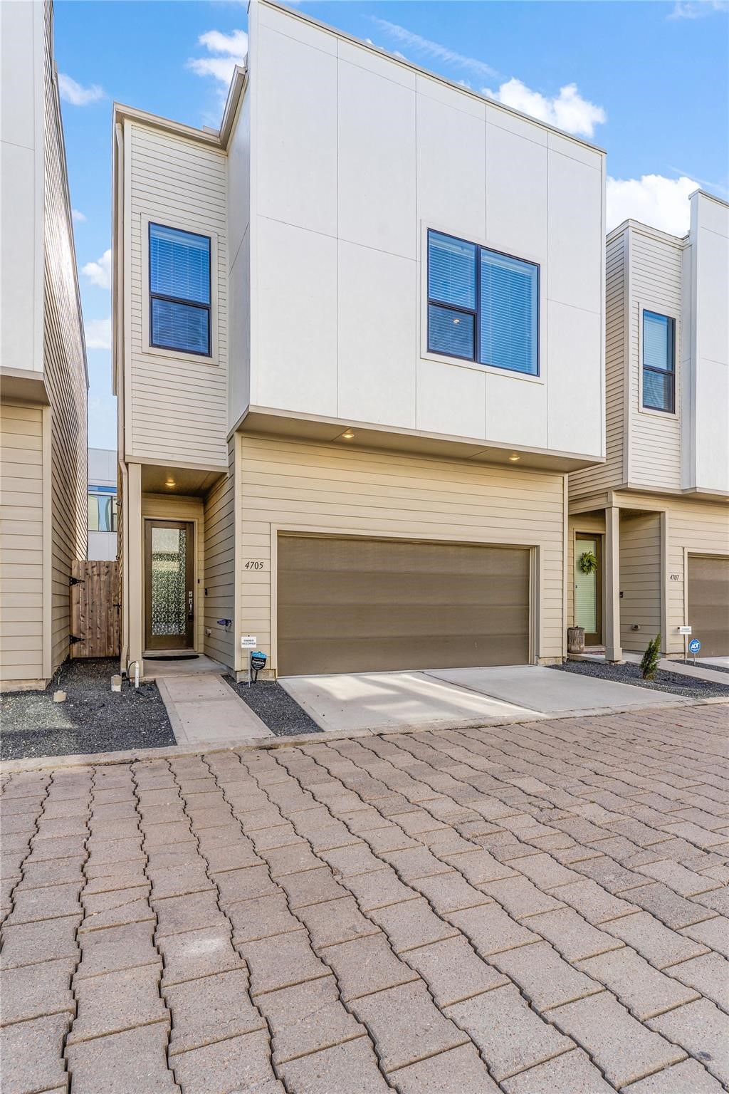 4705 Thornton Grove Houston, TX 77018 - Photo 4 of 27