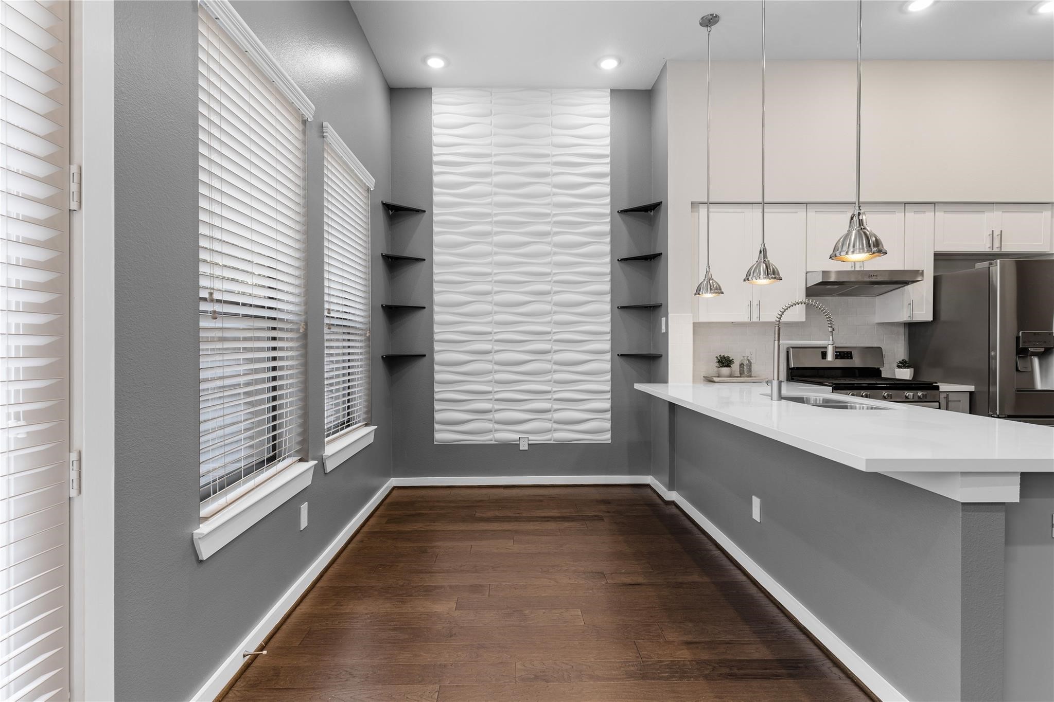 4705 Thornton Grove Houston, TX 77018 - Photo 9 of 27