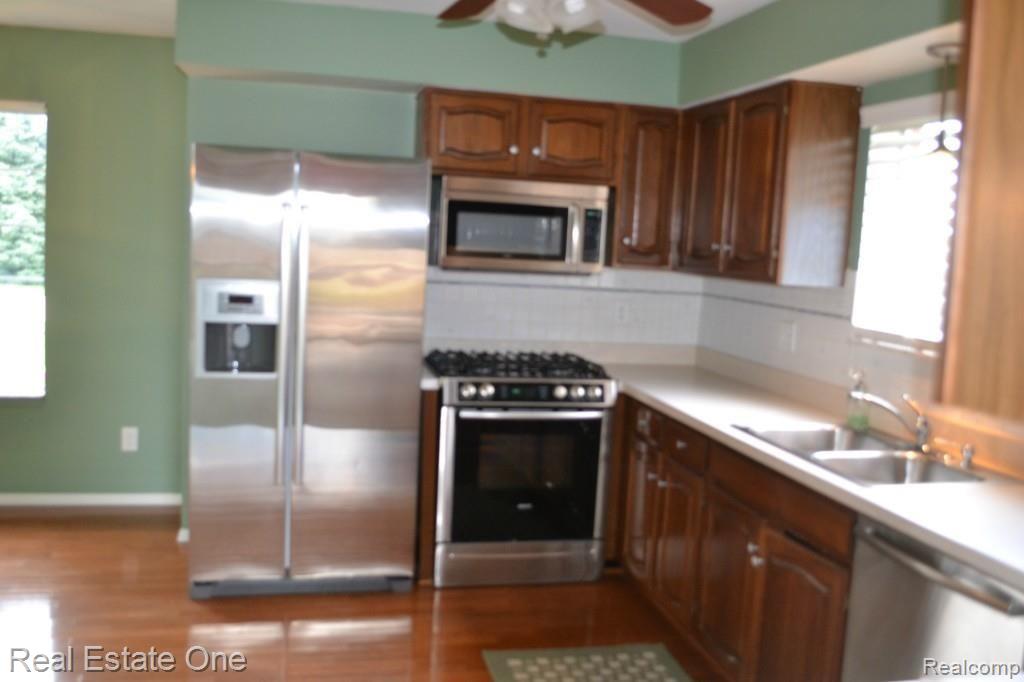 323 Torrent Court Rochester, MI 48307 - Photo 2 of 17 All Newer Stainless Steel Appliances Included