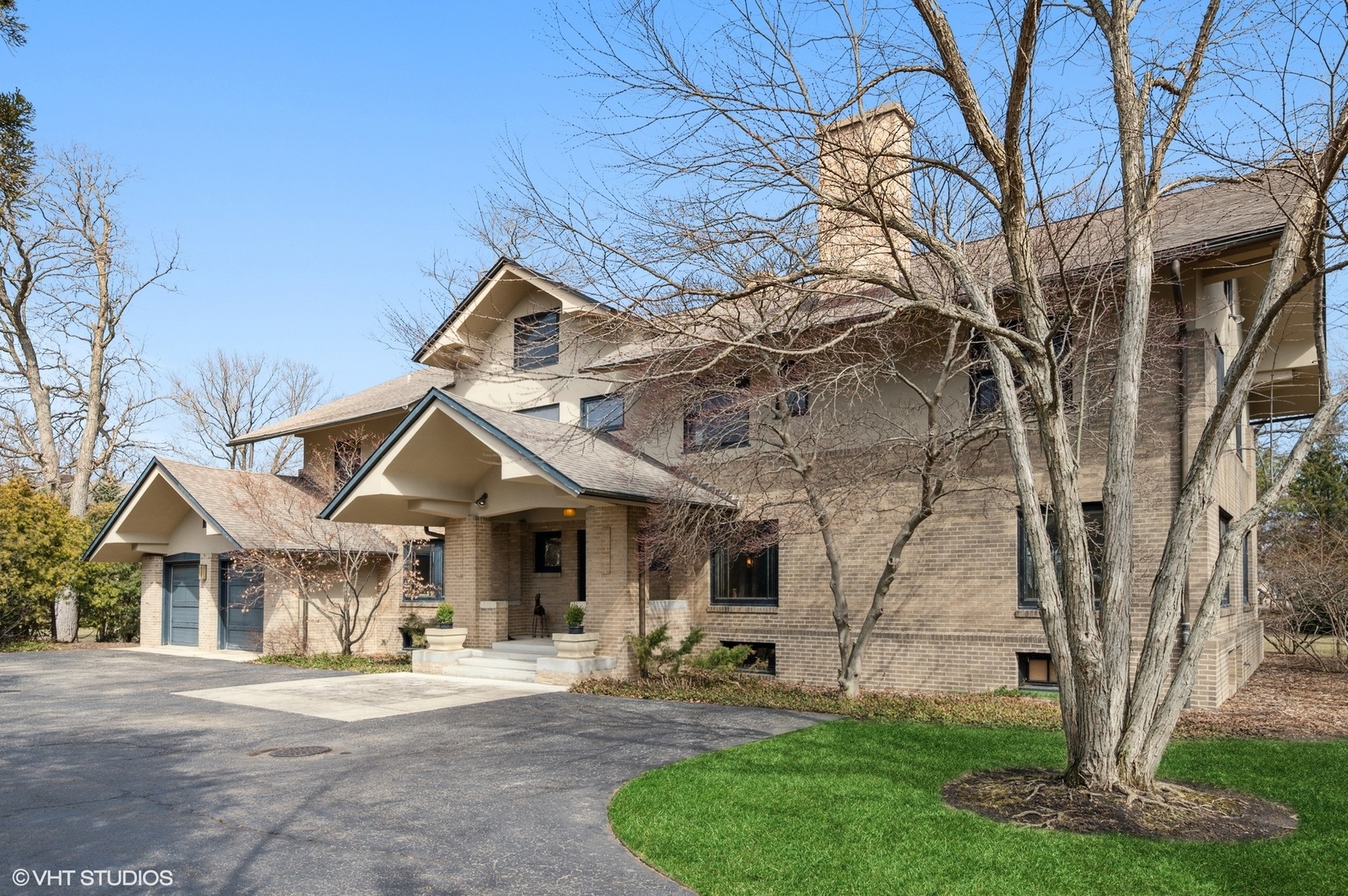 881 Private Road Winnetka, IL 60093 - Photo 56 of 60 a front view of a house with a garden and trees
