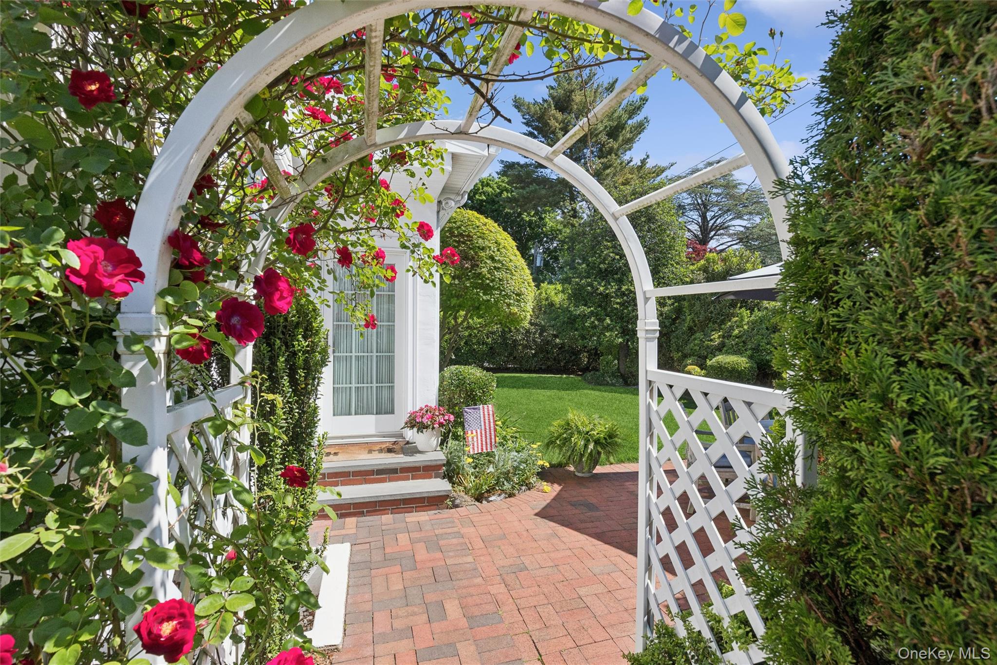 153 Roxbury Road Garden City, NY 11530 - Photo 33 of 42