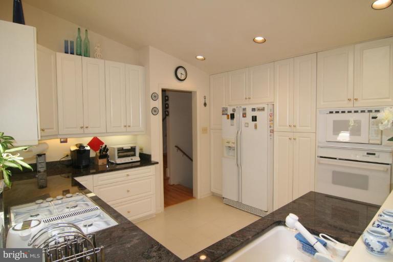 7716 Sebago Road Bethesda, MD 20817 - Photo 4 of 20 Kitchen