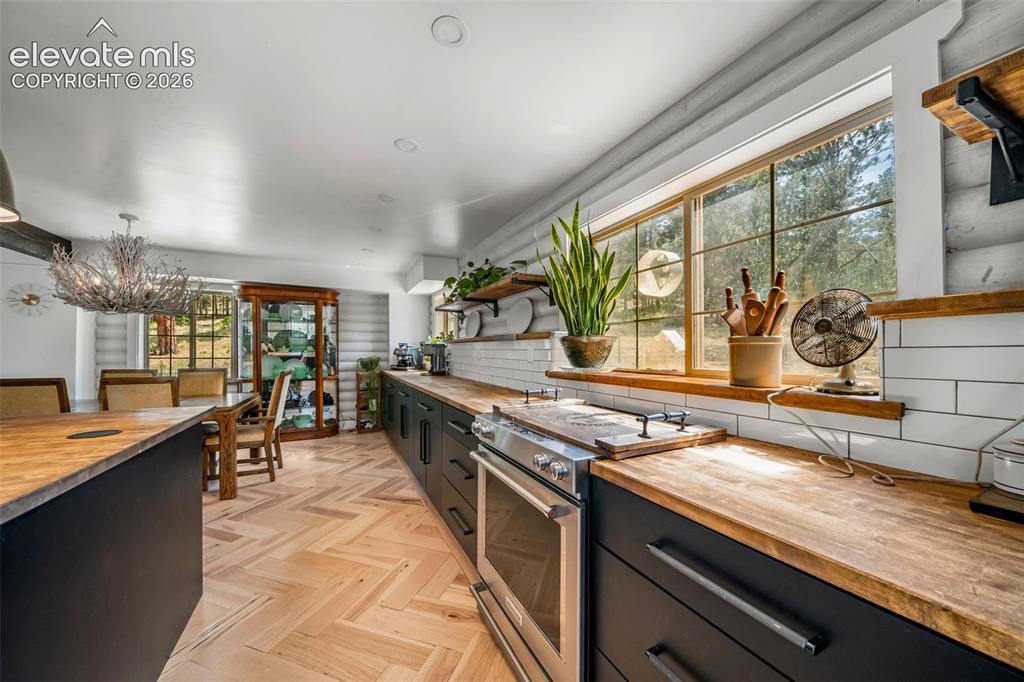986 Apache Road Florissant, CO 80816 - Photo 10 of 50 incredible kitchen is a dream
