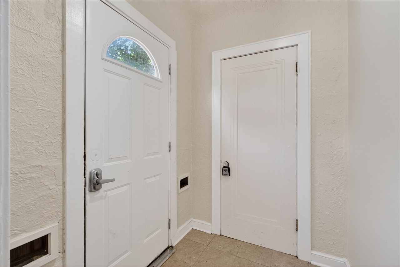 242 West High Street Jackson, MI 49203 - Photo 7 of 41