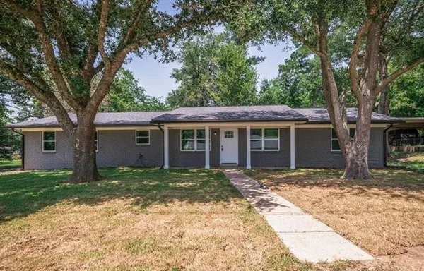 $265,900 | 405 South Pecan Street, White Oak, TX 75693