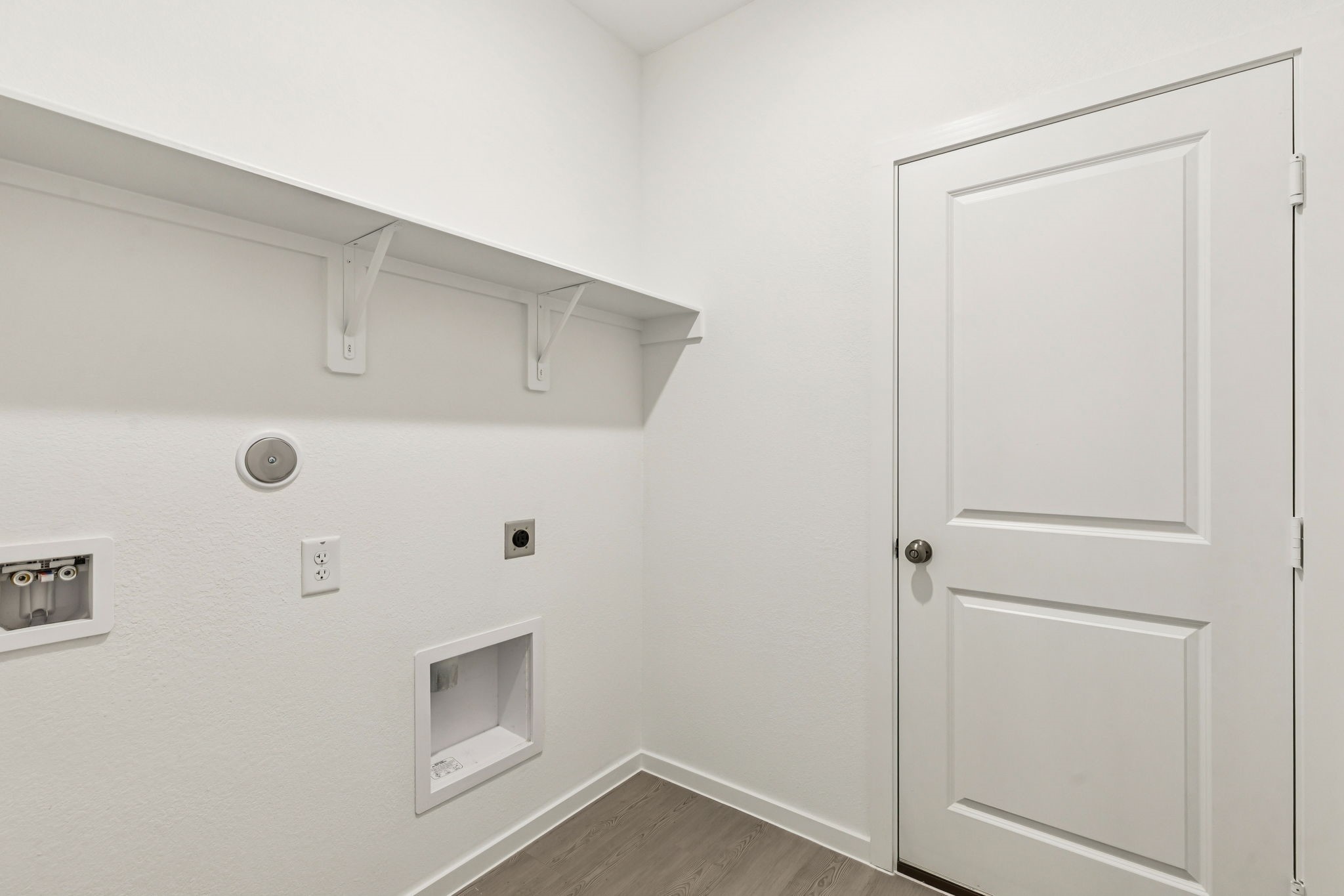 14985 Rustic Moon Road Conroe, TX 77302 - Photo 21 of 32 a bathroom with a shower and cabinets