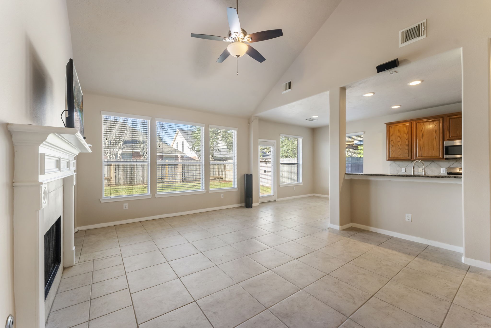 4318 Countrycrossing Drive Spring, TX 77388 - Photo 10 of 41