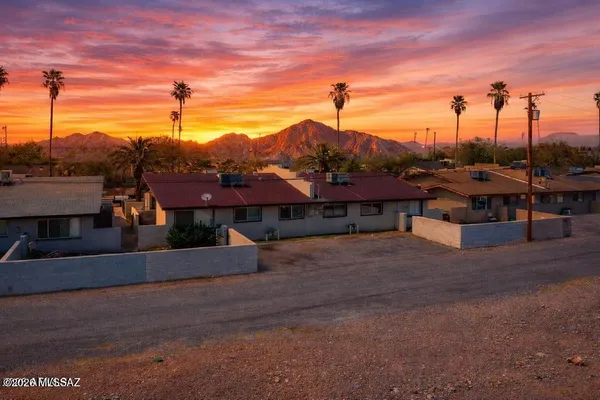 $835,000 | 4121 East Moreland Street, Phoenix, AZ 85008