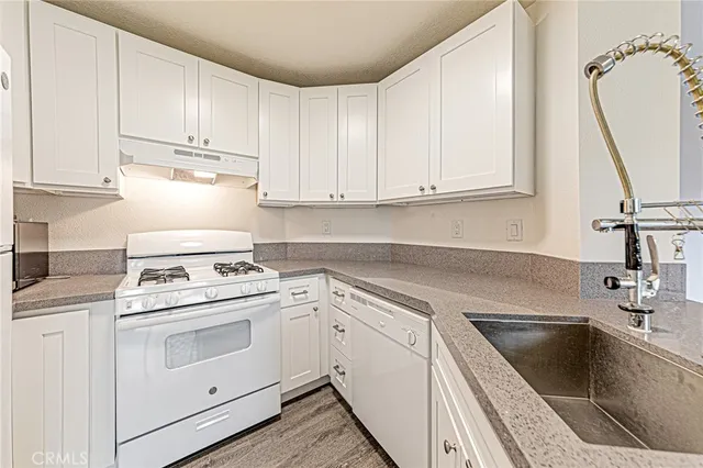 $354,999 | 2608 Avenida Del Vista, Corona, CA 92882