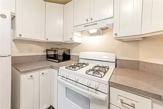 $354,999 | 2608 Avenida Del Vista, Corona, CA 92882