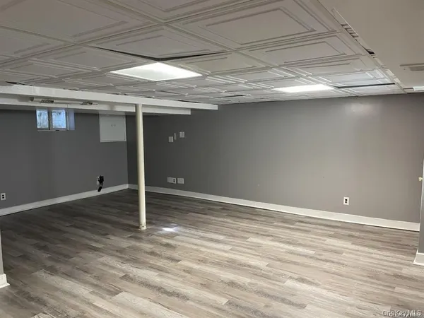 $8,000 | 1 The Beachway, Manhasset, NY 11030