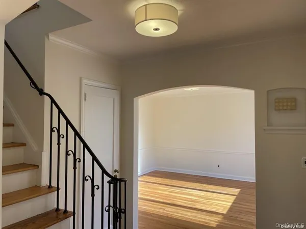 $8,000 | 1 The Beachway, Manhasset, NY 11030