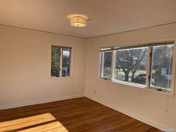 $8,000 | 1 The Beachway, Manhasset, NY 11030