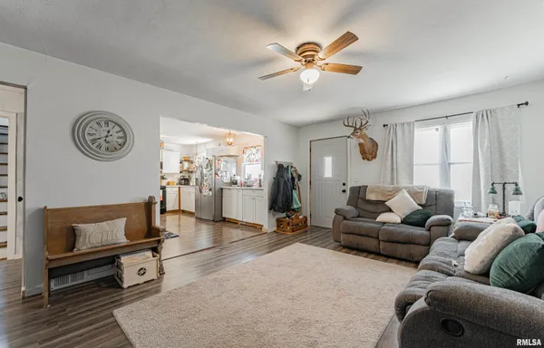 $130,000 | 115 Cobleigh Street, Emden, IL 62635